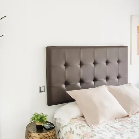 Abora Garden With Terrace, Pool, Extensive Gardens And Free Parking Apartment